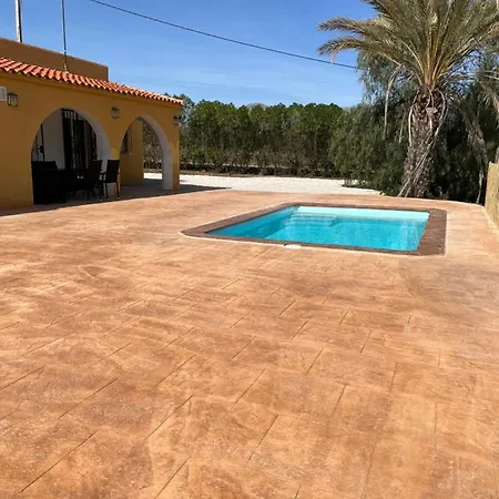 Σπίτι διακοπών Serene Haven With A Sparkling Pool